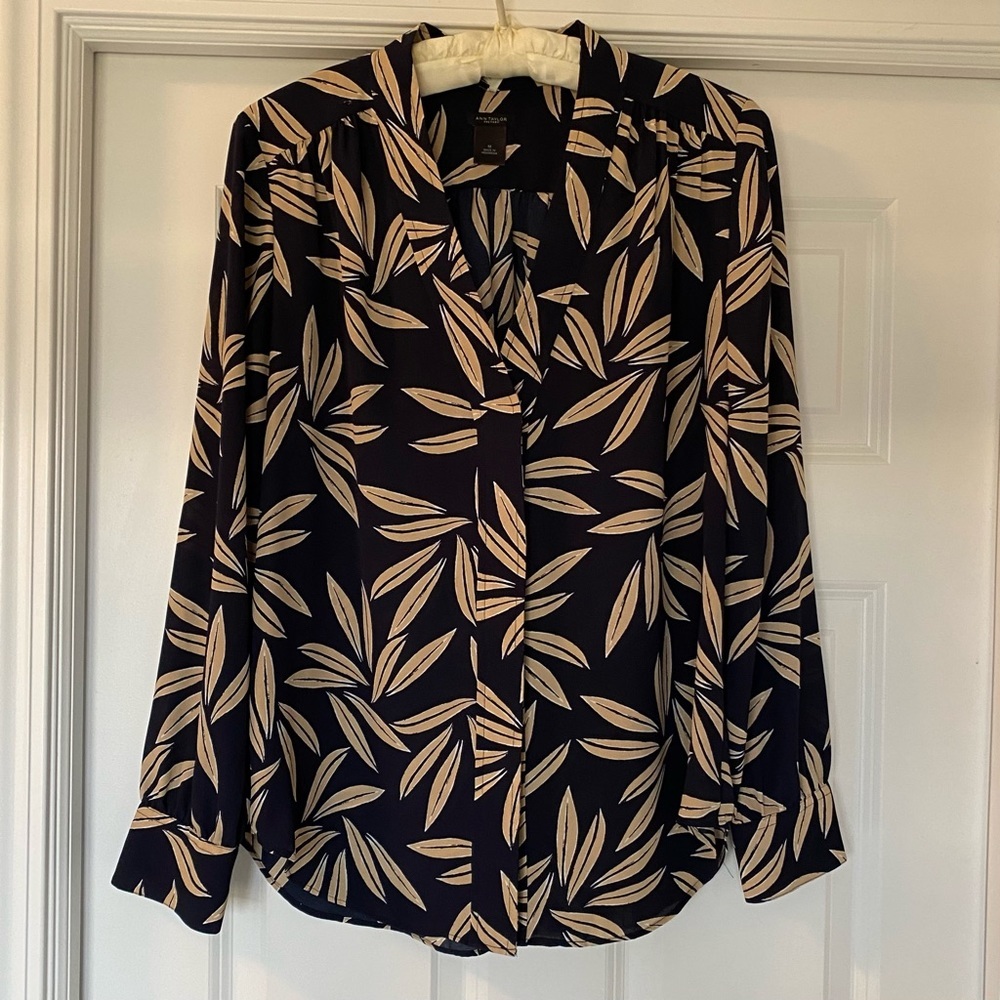 Ann Taylor Factory Long Sleeve Blouse - Medium - Navy‎ and Tan - EUC